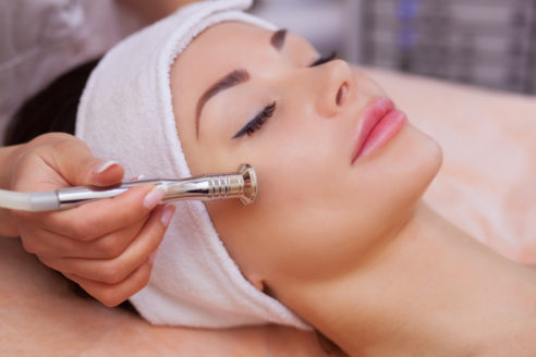 Get the Skin You Deserve: The Top Benefits of Microdermabrasion